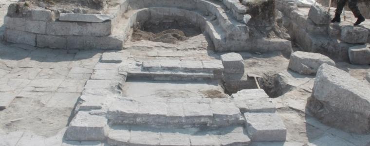 Баптистерия и мраморни капители откриха на крепостта Палматис