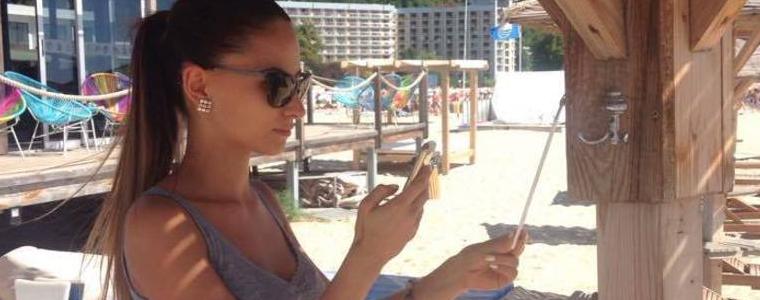 Онлайн приложение приема поръчки на туристите в Албена, докато лежат на плажа 