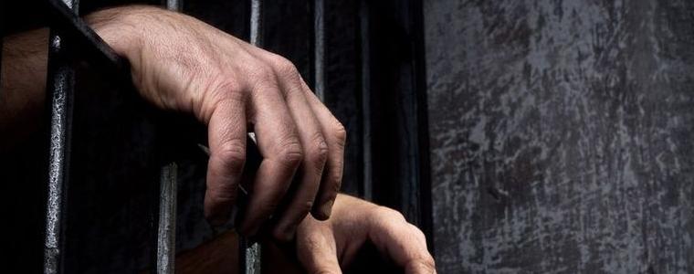Постоянен арест за младежа, пребил и ограбил дядо в Росица