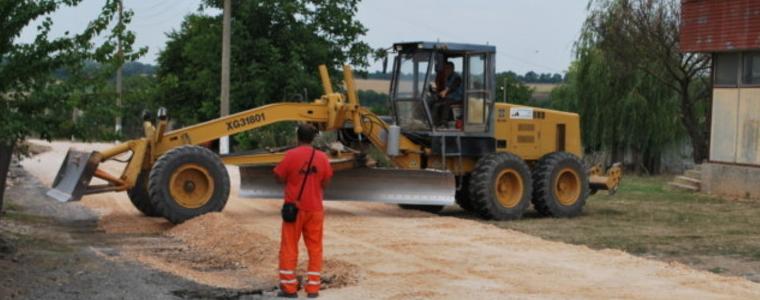 Ремонтни дейности по четвъртокласната общинска пътна мрежа текат в община Генерал Тошево