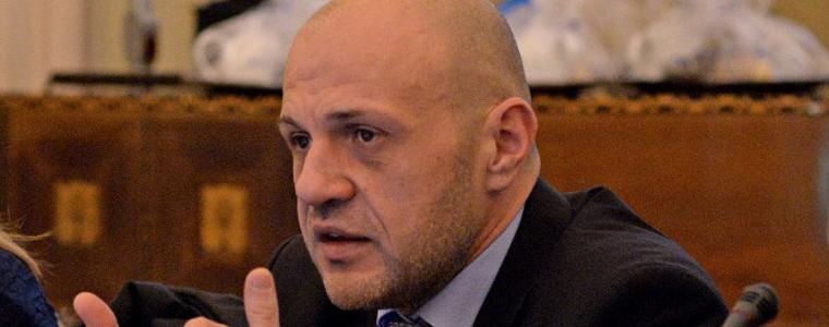 В следващите две години излишните държавни чиновници ще бъдат съкратени, обяви Дончев