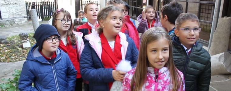Деца от СУ „Св.Кл.Охридски” се потопиха във възрожденската атмосфера (ВИДЕО)