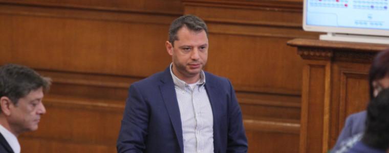 Делян Добрев продължава да бъде депутат