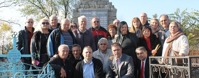 Родолюбци от Добрич се поклониха пред първия възстановен български военен паметник в Румъния