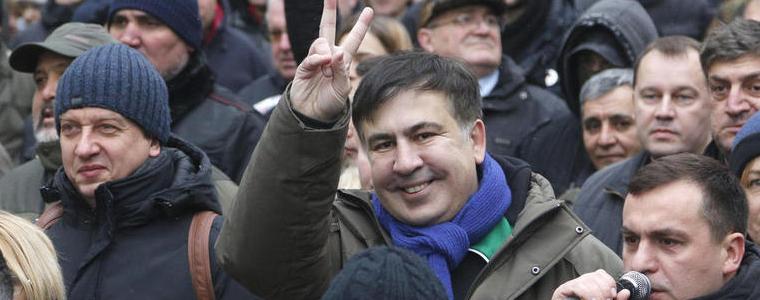 Десетки полицаи пострадаха при сблъсъци с привърженици на Саакашвили в Киев