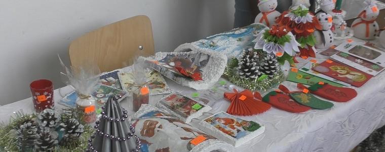 Коледен благотворителен базар във Финансовата гимназия /ВИДЕО/