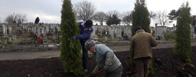 Продължава облагородяването на гробищния парк в Генерал Тошево