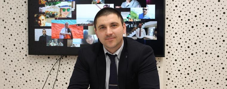 МЛАДИТЕ:  Стелиян Стоянов между директорския стол в банка и залата по хандбал (ВИДЕО) 