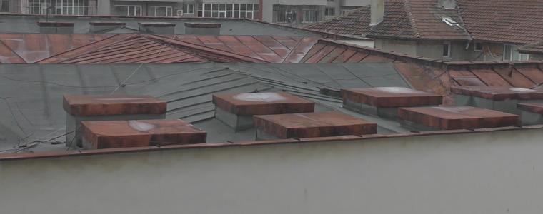 Петър Петков: Покривът на театъра трябва да бъде ремонтиран, защото водата минава през сградата (ВИДЕО)
