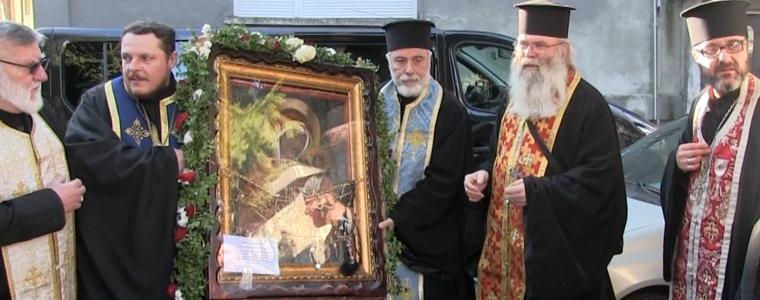 Вярващите в Добрич се поклониха пред „Одигитрия Байталска” (ВИДЕО)