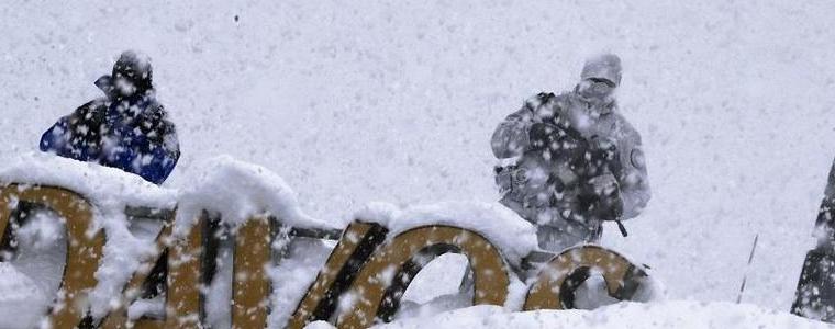 Заради обилен сняг протестите в Давос са забранени