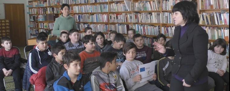 БЧК Добрич обучава подрастващите в доброволчество по програма „Хелфи”(ВИДЕО)