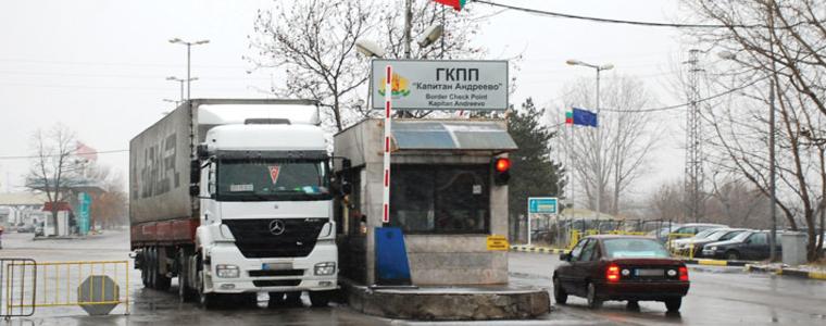 Евродепутати: Българските граничари зарязват границата в час пик  