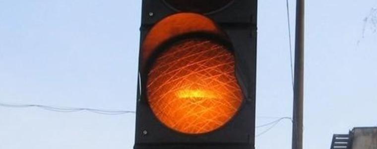 Светофарите в Добрич са на мигаща жълта светлина заради усложнената обстановка