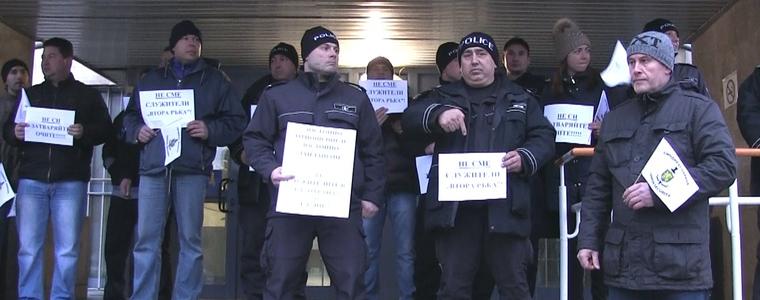  Съдебните охранители протестираха с искания за по-добро заплащане и достойно отношение (ВИДЕО)