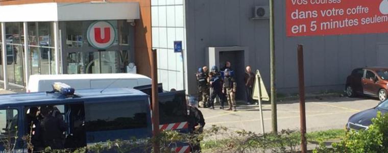 Член на "Ислямска държава" държа заложници в супермаркет във Франция