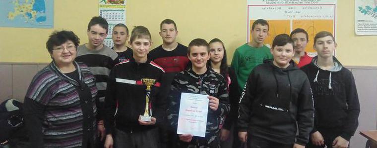 Ученици от ПГАС Добрич спечелиха Купа от Национален конкурс за изработка на мартеници 