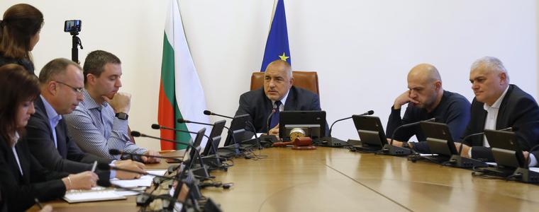 Борисов изпрати министрите си при президента да осветят обществените поръчки