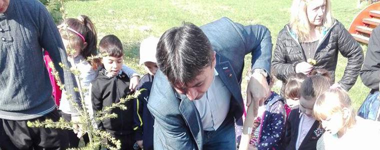 Народният представител Йордан Йорданов засади дръвчета 
