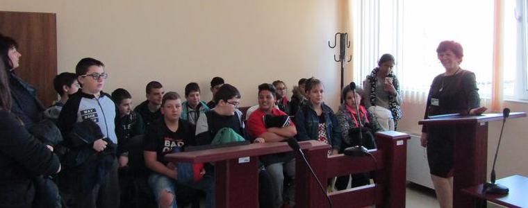 Шестокласници посетиха Районен съд - Балчик в Деня на отворените врати