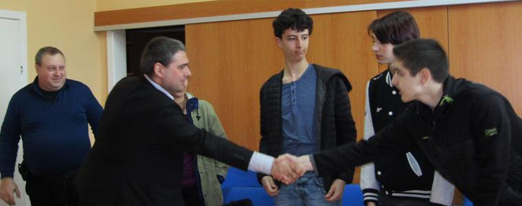 Ученици от ЕГ „Гео Милев“ посетиха Областна администрация