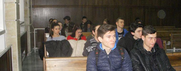 Ученици получават правни знания в Окръжен съд - Добрич