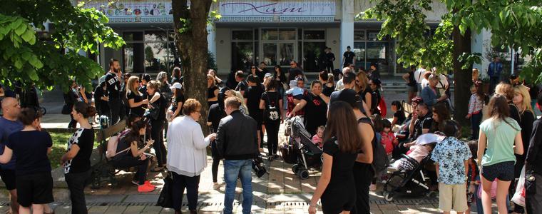 "Код черно" облече и Добрич, за да има деца в България (ВИДЕО)