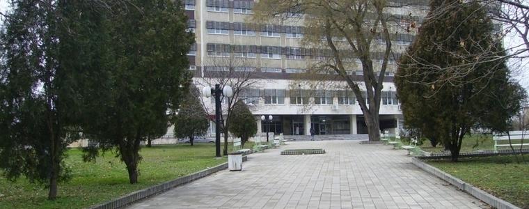 Инфаркт на водач предизвика катастрофа в двора на МБАЛ-Добрич