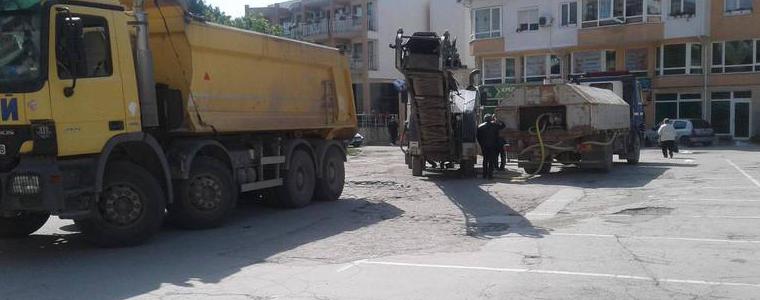 Община Добрич извършва ремонт на паркинга на площад „Свобода“