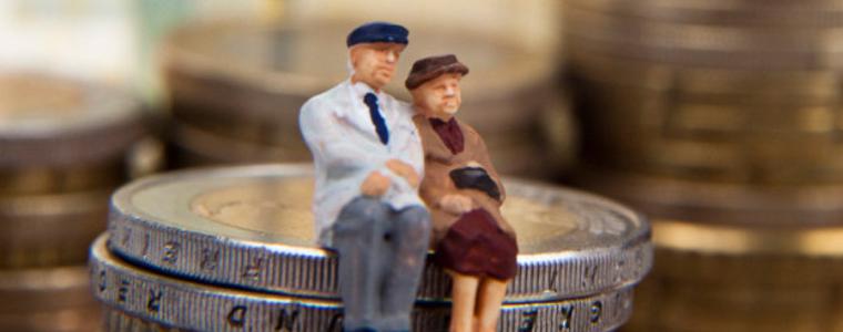 Пенсионна криза: Вноски ли ще вдигаме или пенсиите ще орязваме?  