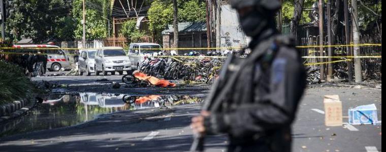  Серия от бомбени атентати в Индонезия: 11 загинаха, 40 са ранени