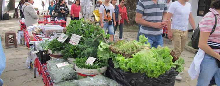 Четвъртък пазар с пресни градински плодове и зеленчуци