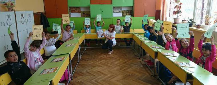 Деца демонстрират своите знания по  Проект„Зaедно учим, творим и играем”