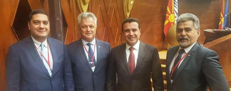 Депутатът Пламен Манушев разговаря с премиера на Македония Зоран Заев