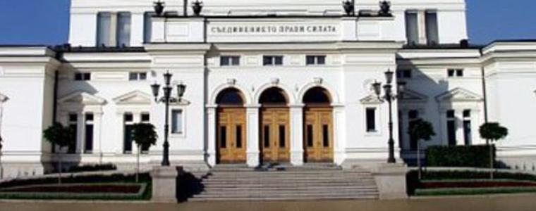 Парламентът освободи предсрочно управителя на НЗОК проф. Камен Плочев