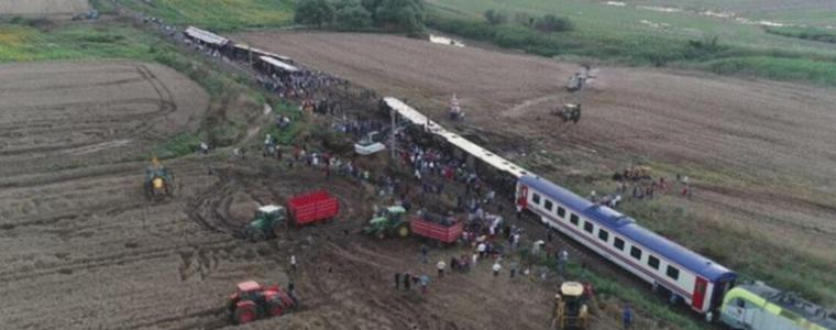 24 души загинаха при влакова катастрофа в Турция, ранените са десетки