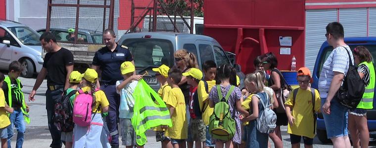 Деца от Добрич се запознаха с пожарникарската професия (ВИДЕО)