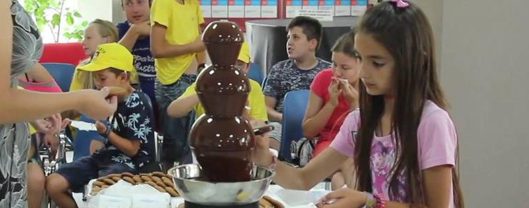 Децата от "Еко лято" посрещнаха Европейския ден на шоколада с шоколадов фонтан
