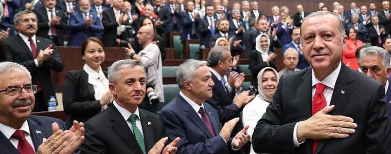 Масови уволнения на държавни служители в Турция