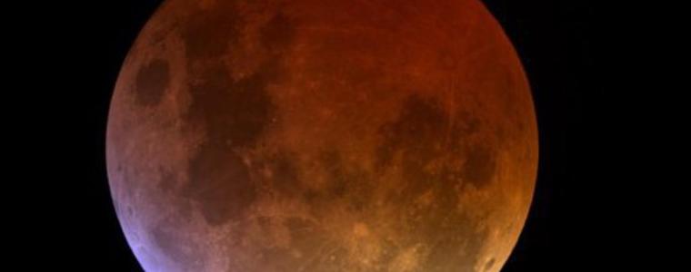 Небесно шоу: Марс приближава Земята, тя закрива Луната  