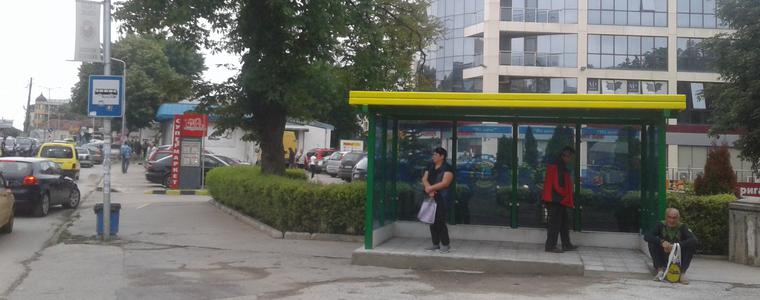 Община Добрич монтира 24 указателни знаци на нови и стари автобусни спирки