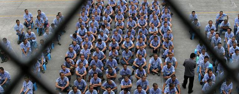 Стотици китайски чиновници са в затвора, не спрели еконарушения