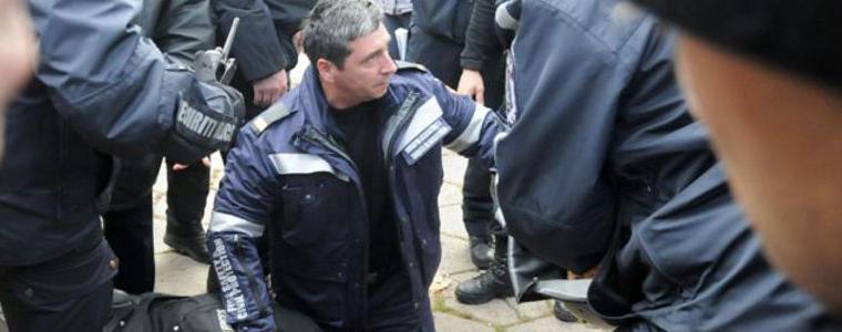 ВМРО стяга закон, който да пази полицаите при размирици