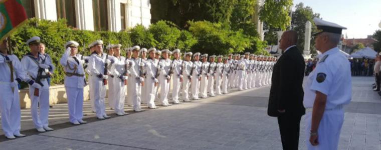 Българските офицери се представят достойно, горд Борисов