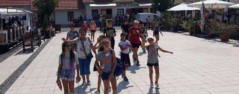 Деца от Каварна се включиха в среща на побратимените градове на Чопак, Унгария