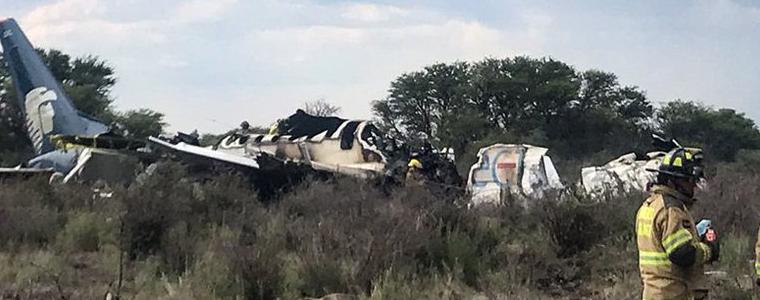 Пътнически самолет се разби в Мексико, десетки пострадаха
