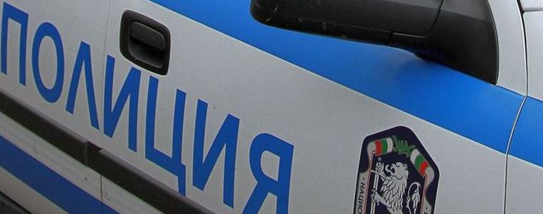 6 деца са пострадали след като шофьор без книжка блъсна кола в спирка в Пчеларово