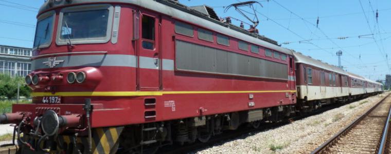 „БДЖ - Пътнически превози”  предоставя намаления за ученици и студенти при пътуване с влак