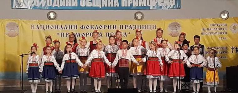 Народен хор „Шарено коланче“ от Каварна се върна от фестивал в Приморско с награди