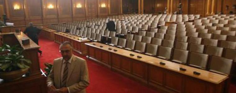Пленарният ден в парламента се провали заради липса на кворум